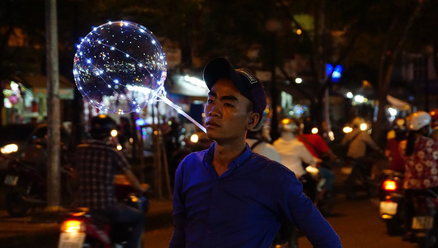 Chợ giáng sinh hạ nhiệt, đồng loạt xả hàng